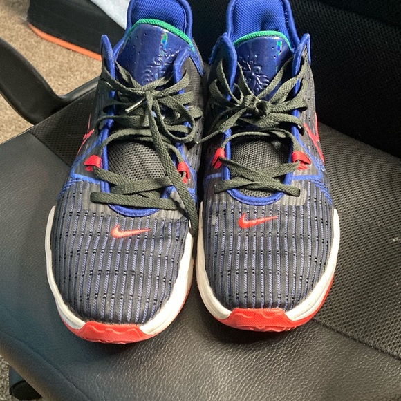 Lebron Witness 6 - Picture 3 of 4